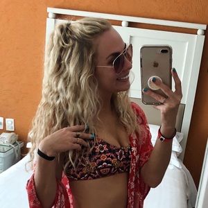 Meet your Posher, Tia